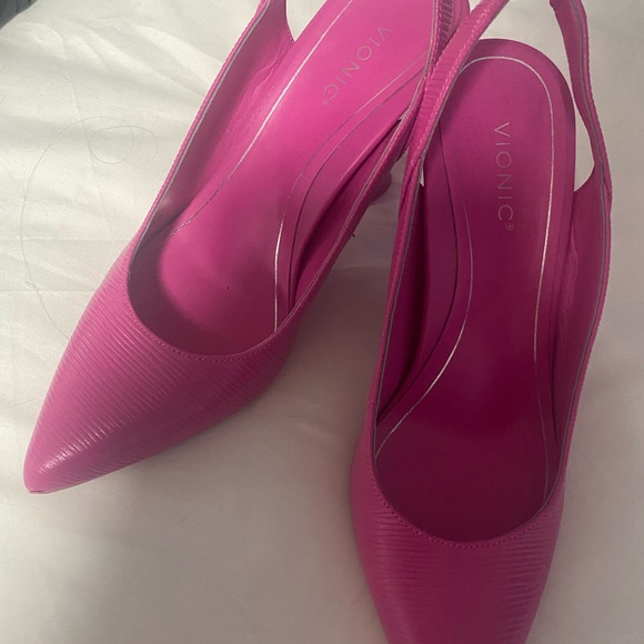 Adalena Vionic heel - Picture 2 of 2